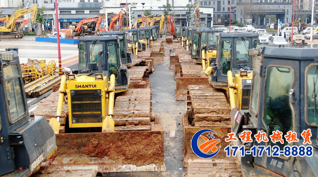 雷神山推土機(jī)集結(jié) 雷神山推土機(jī)集結(jié)