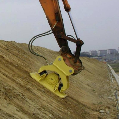 平板夯機(jī)在濟(jì)青高速改擴(kuò)建6標(biāo)段